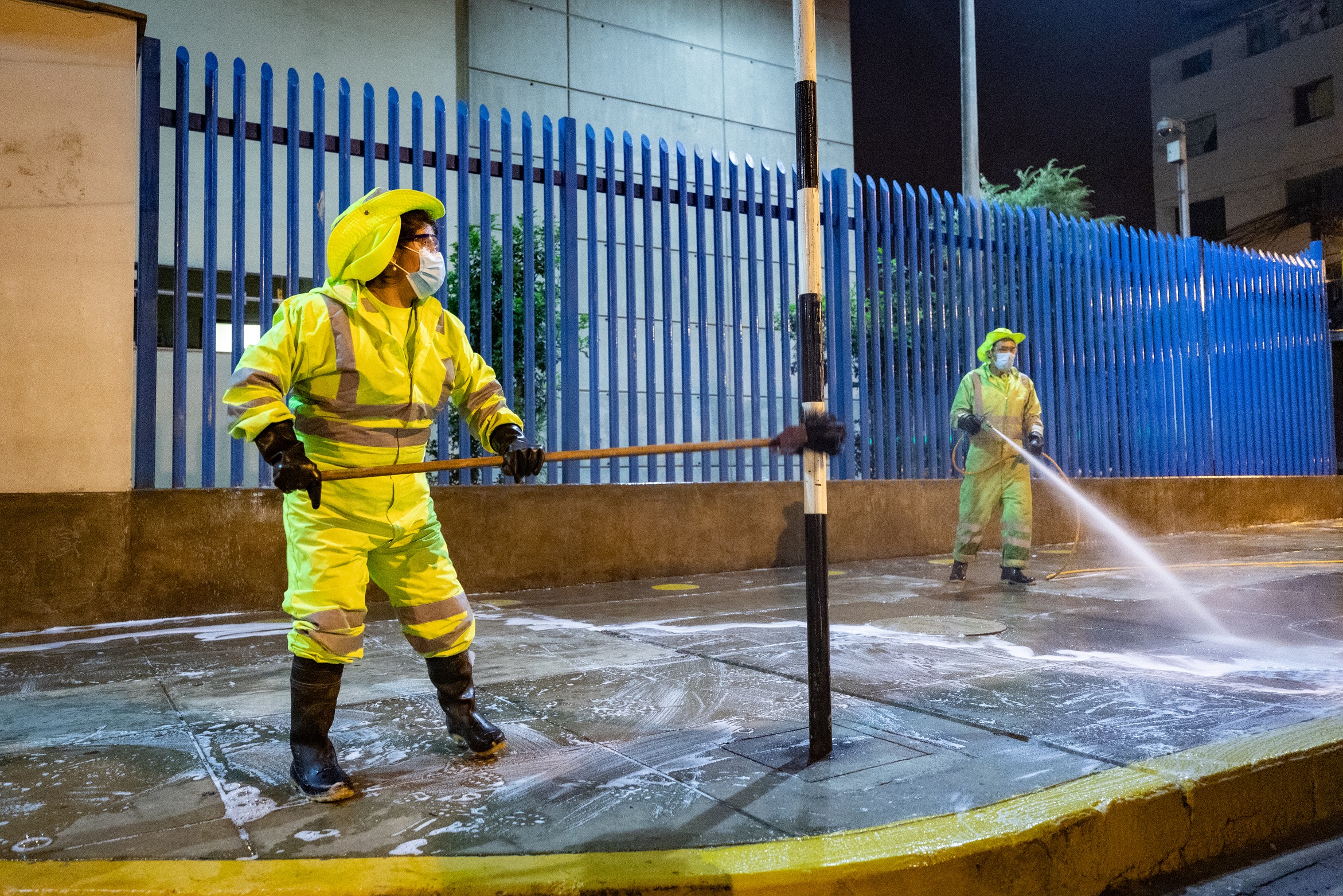 Municipalidad de Lima desinfectó exteriores de Hospitales Almenara, Dos de Mayo y Emergencias Grau