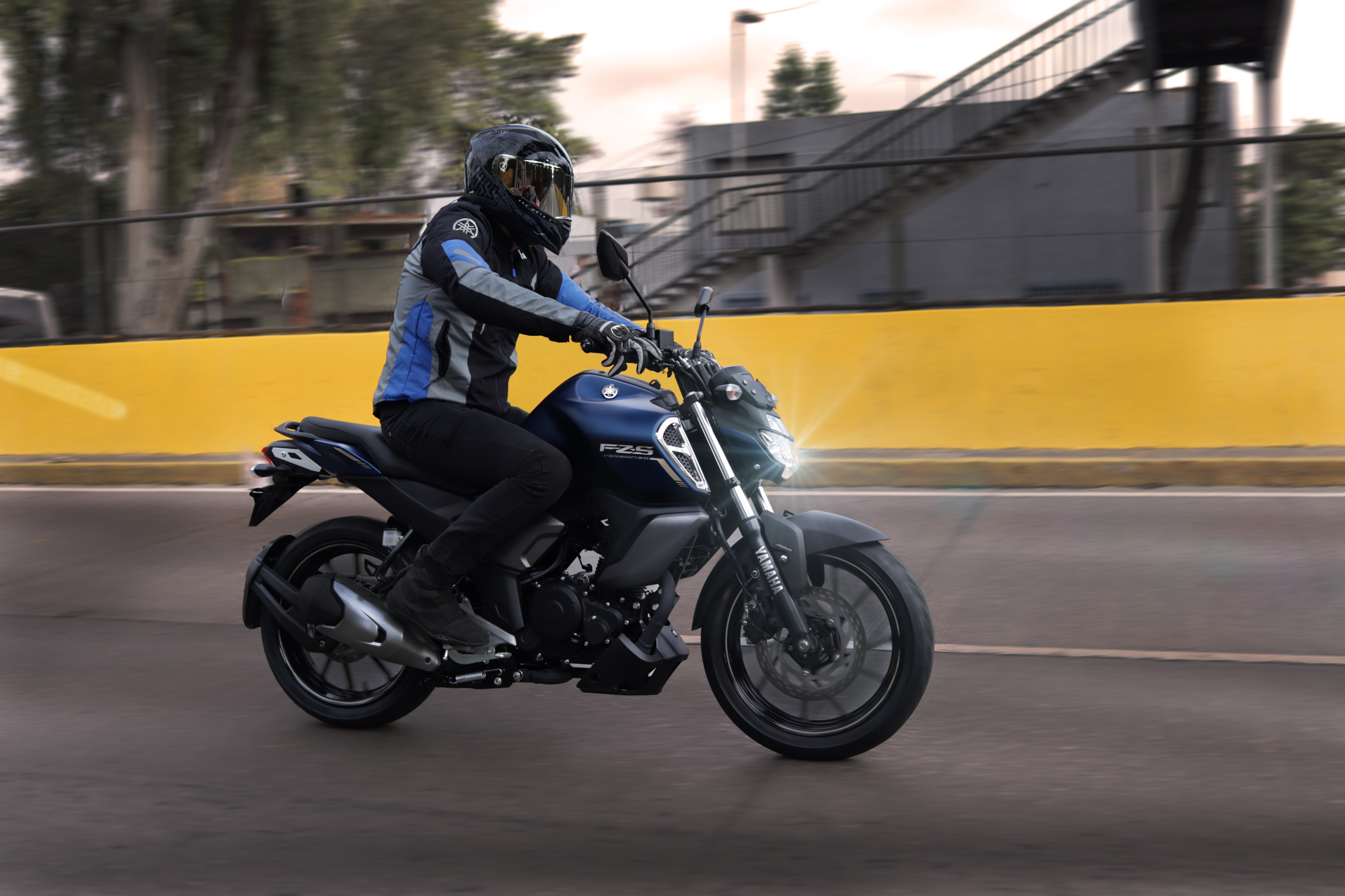 Yamaha evoluciona la categoría urbana con la FZS 3.0 ABS, la verdadera Street Fighter