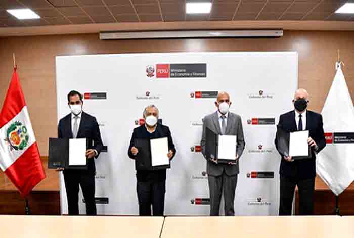 MEF suscribe préstamos con BID y CAF por más de US$ 340 millones para infraestructura vial en 16 departamentos