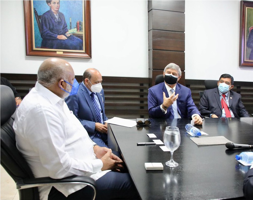 Perú y República Dominicana estrechan lazos académicos para mejorar la educación