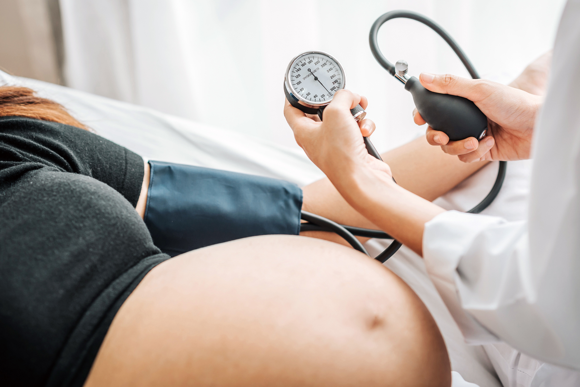 La hipertensión durante el embarazo aumenta el riesgo de sufrir enfermedades cardiovasculares