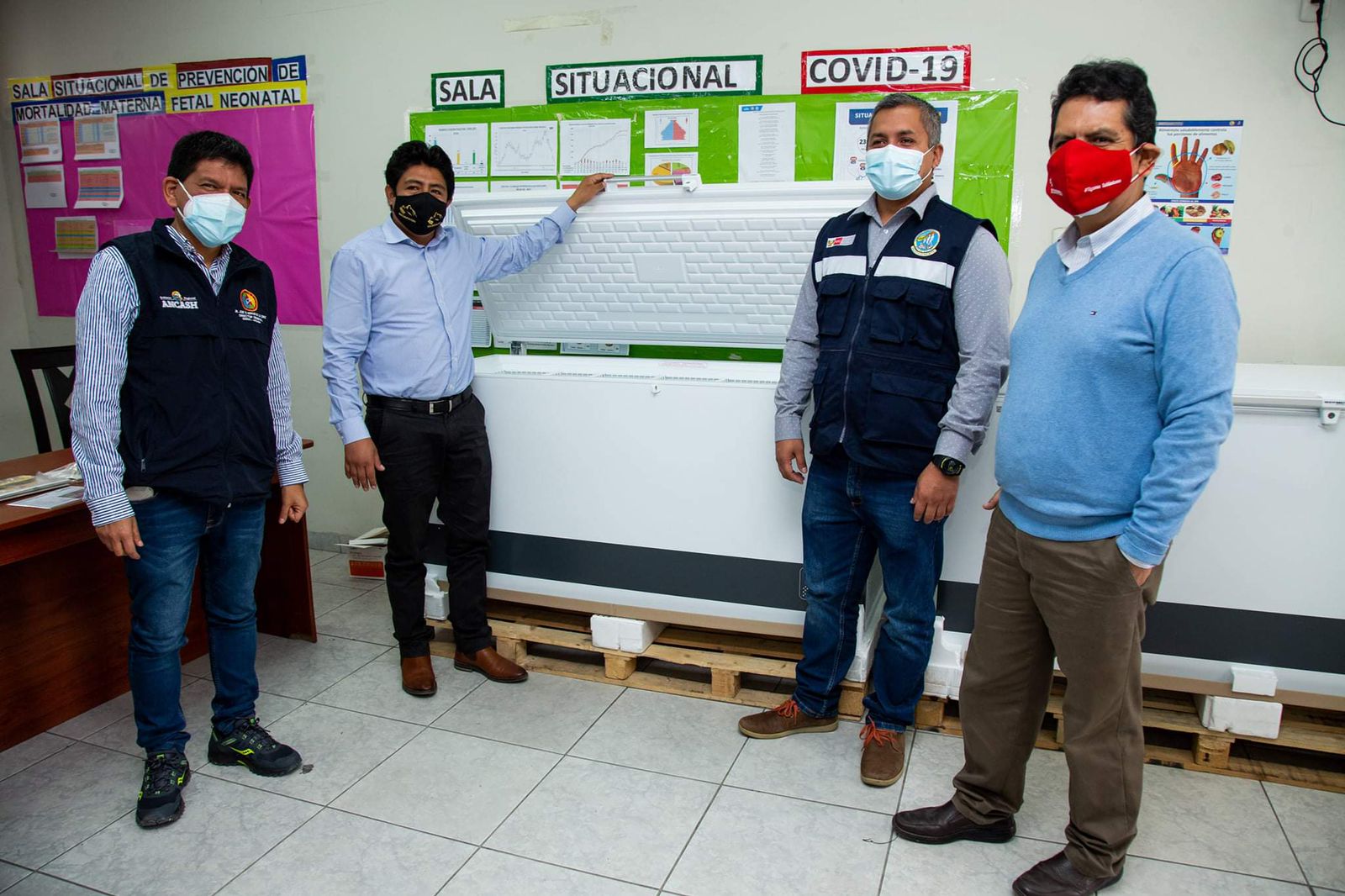 Siderperu entrega donación de congeladoras especiales para el almacenamiento de vacunas