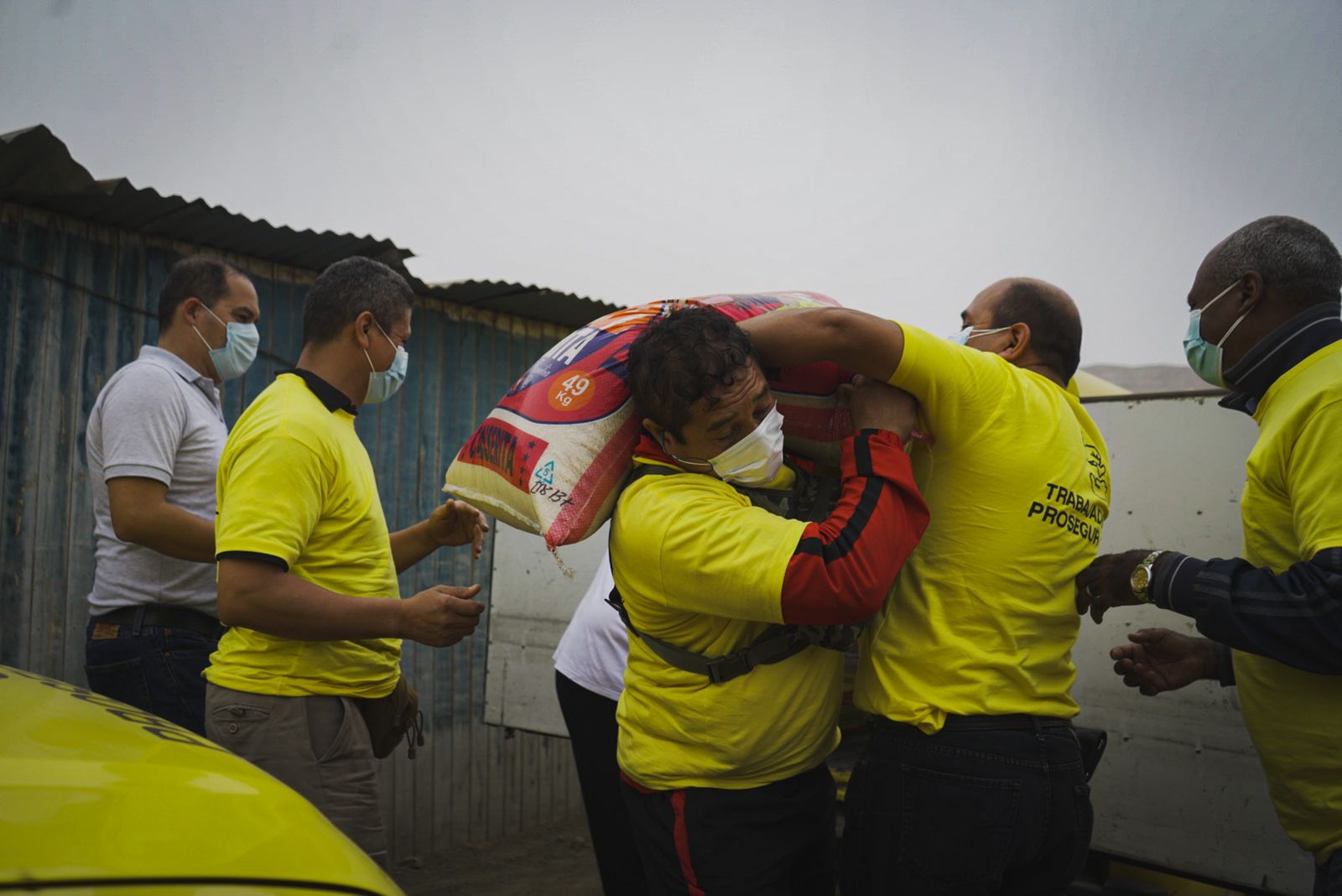 Trabajadores de Prosegur Cash realizan donaciones de alimentos a zonas de extrema pobreza