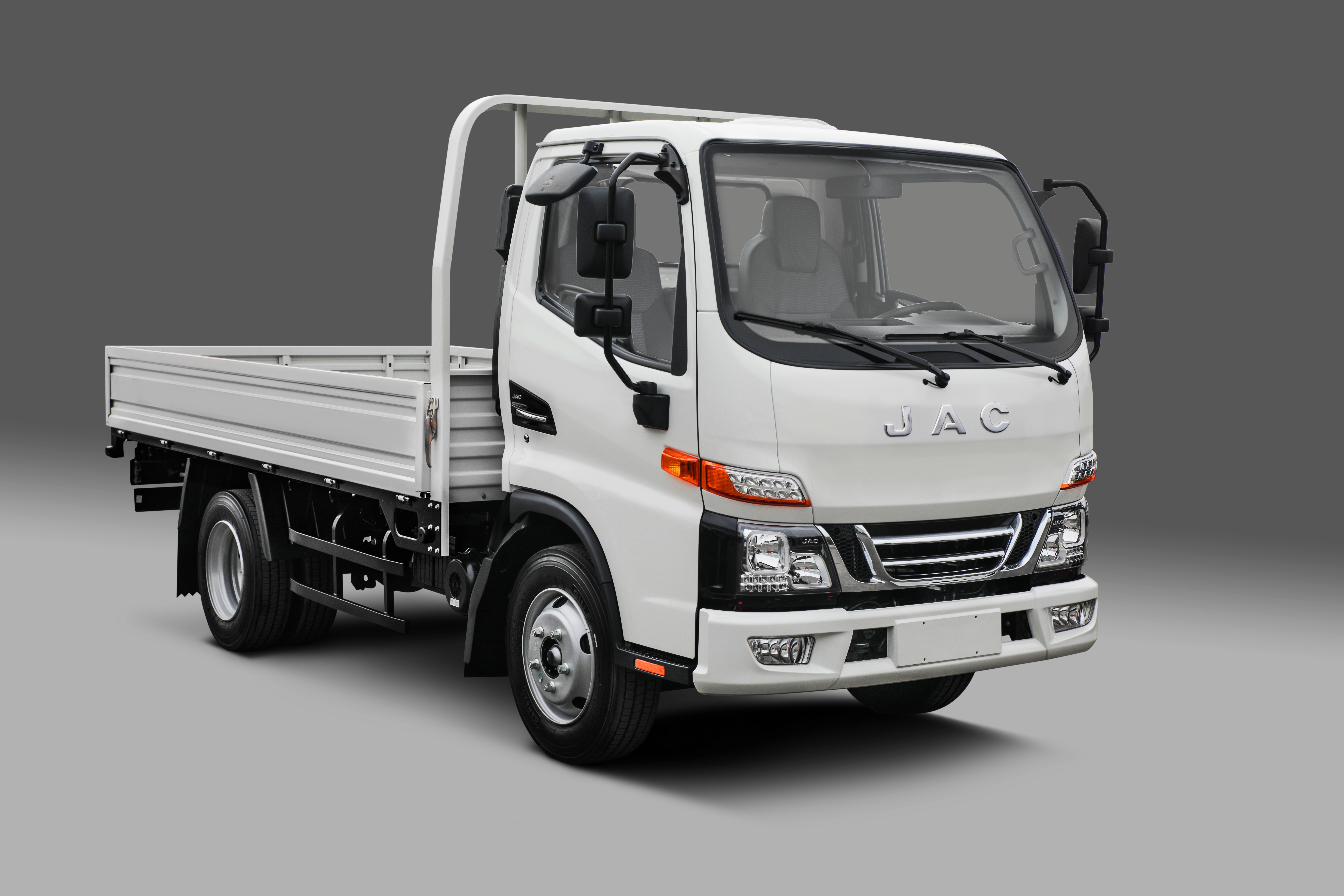 JAC fortalece su portafolio de camiones livianos con el ingreso del nuevo JAC A300