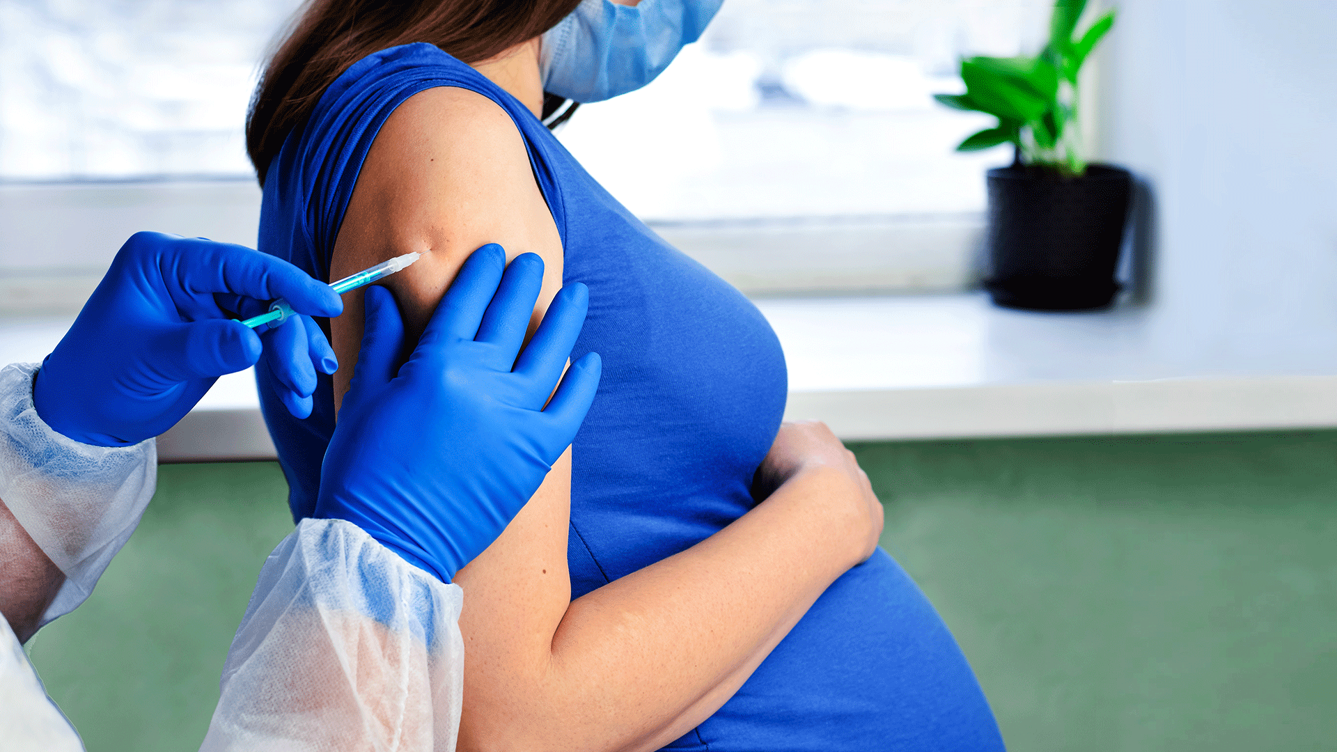 ¿Embarazada y aún no te vacunas? Lo que debes saber