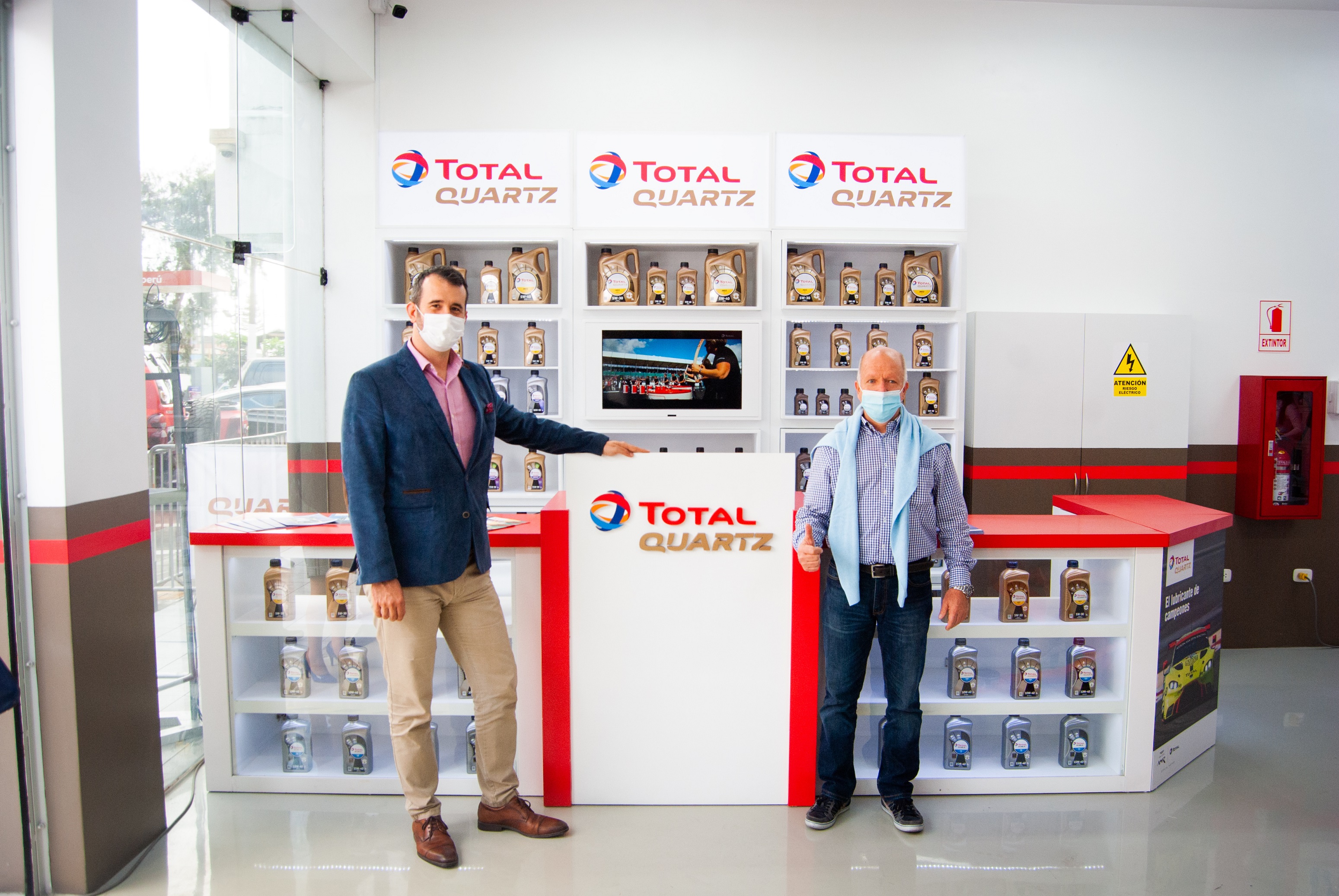 TotalEnergies inaugura primer Lubricentro Premium en el Perú Rapid Oil Change TOTAL QUARTZ - ROMA