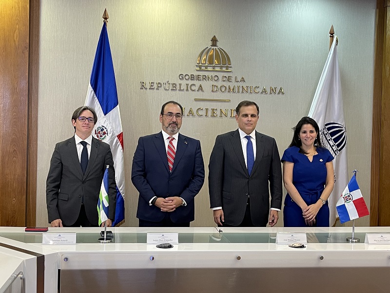 República Dominicana firma convenio para ser miembro pleno de CAF
