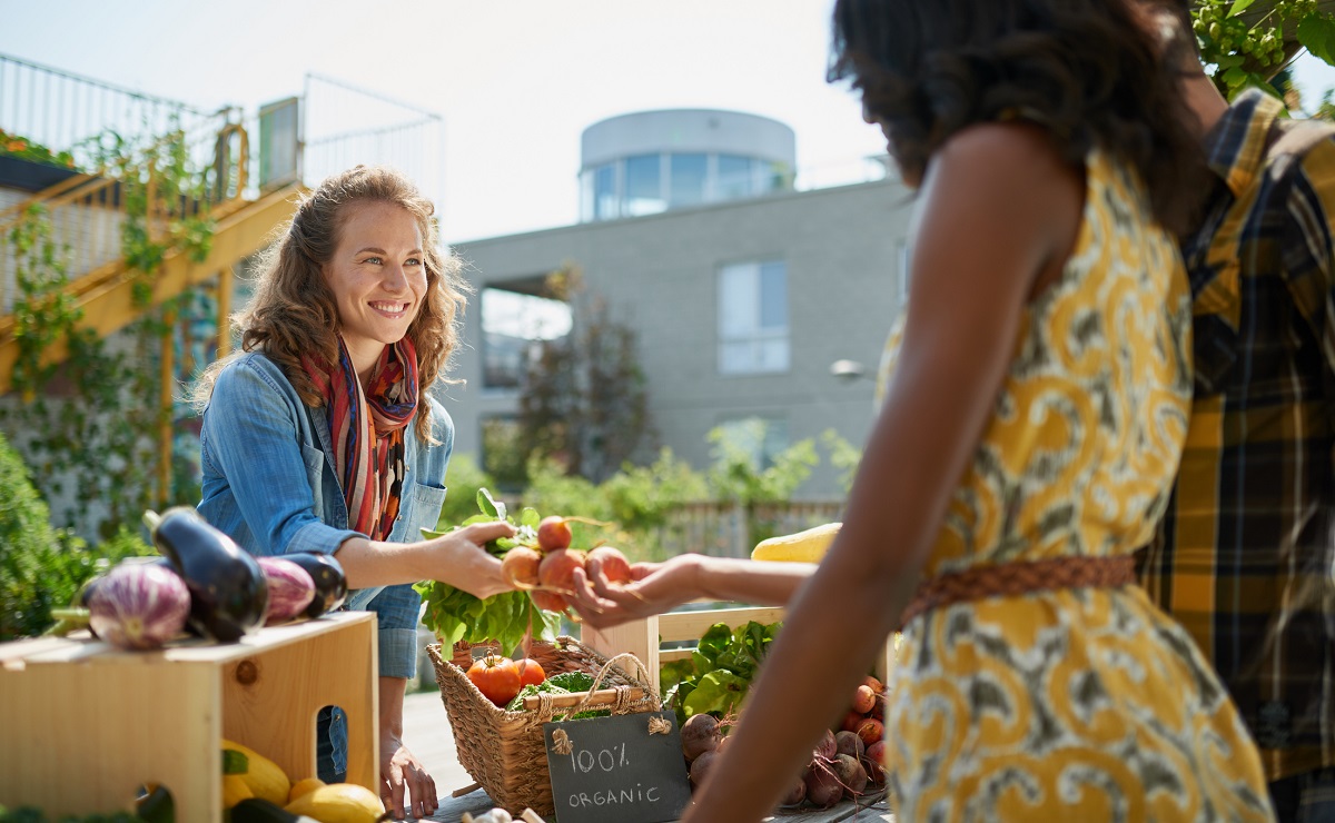 Informe de IBM revela un potencial repunte del consumo en viajes, experiencias y compras para la temporada de fiestas
