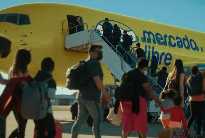 “Un envío diferente”: la campaña de fin de año de Mercado Libre que reúne a 1500 personas