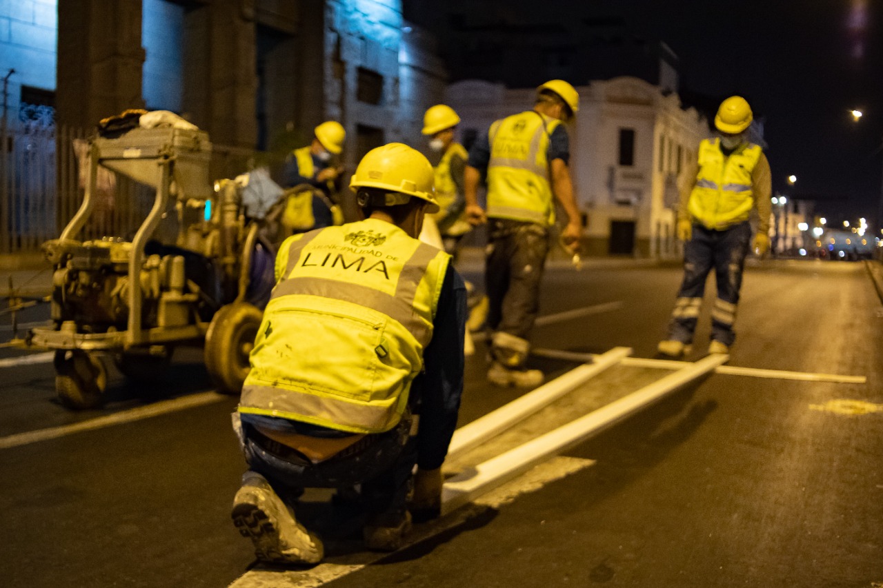 municipalidad de lima renueva señalización horizontal en la av. alfonso ugarte