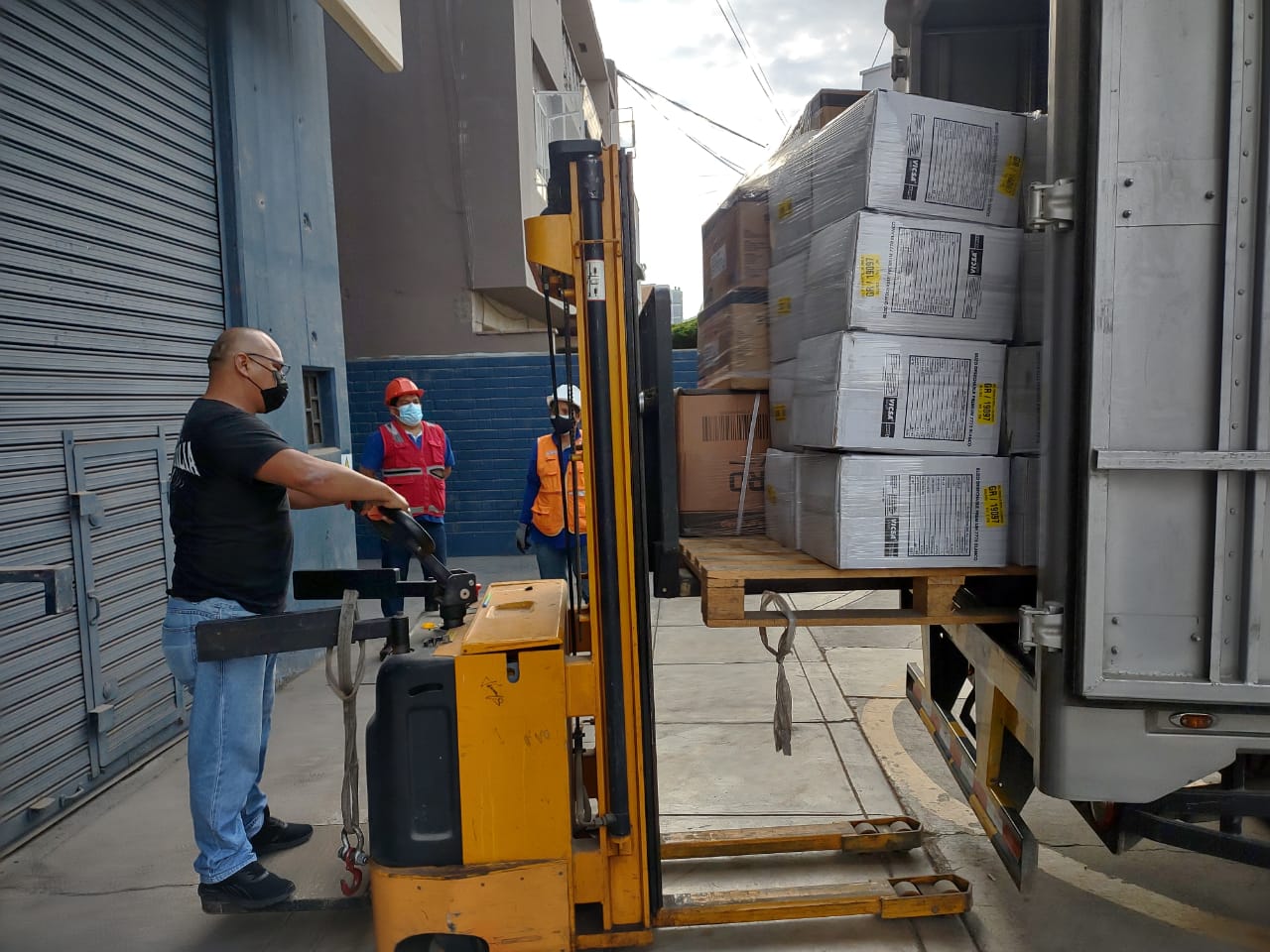 Derrame de petróleo en Ventanilla: Marca industrial dona equipos de protección para atender emergencia ambiental