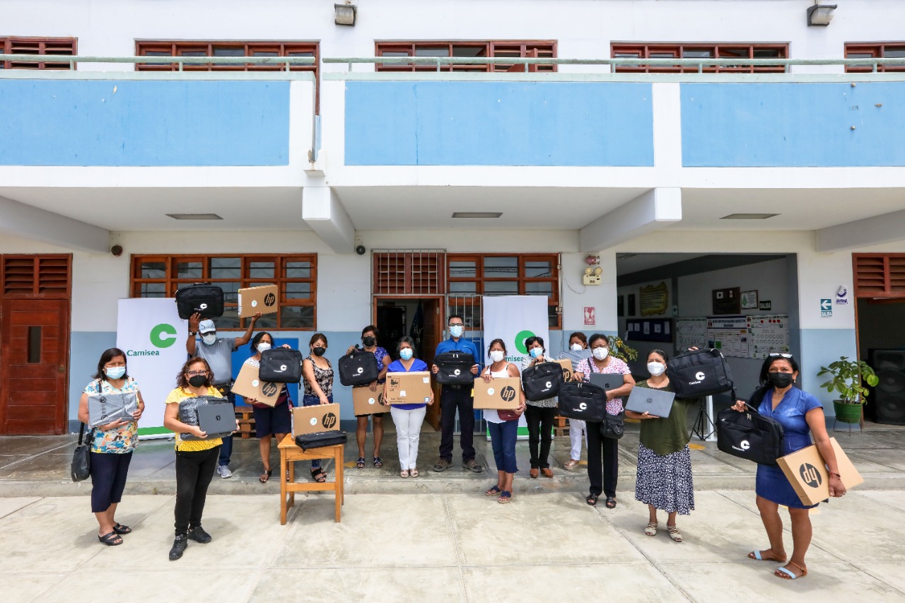 Ica: Camisea entregó a UGEL Pisco laptops nuevas para potenciar educación virtual y presencial