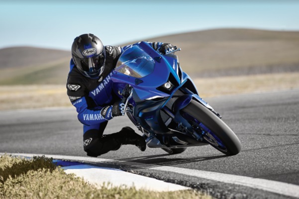 Yamaha presenta la nueva YZF-R7: La moto super deportiva y ligera de la serie R