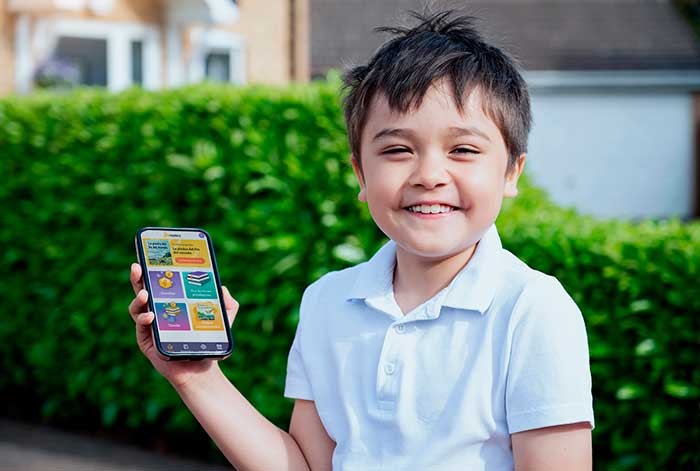 ¿Tu hijo usa mucho el celular? Descubre cómo puede ser una herramienta para incentivar la lectura