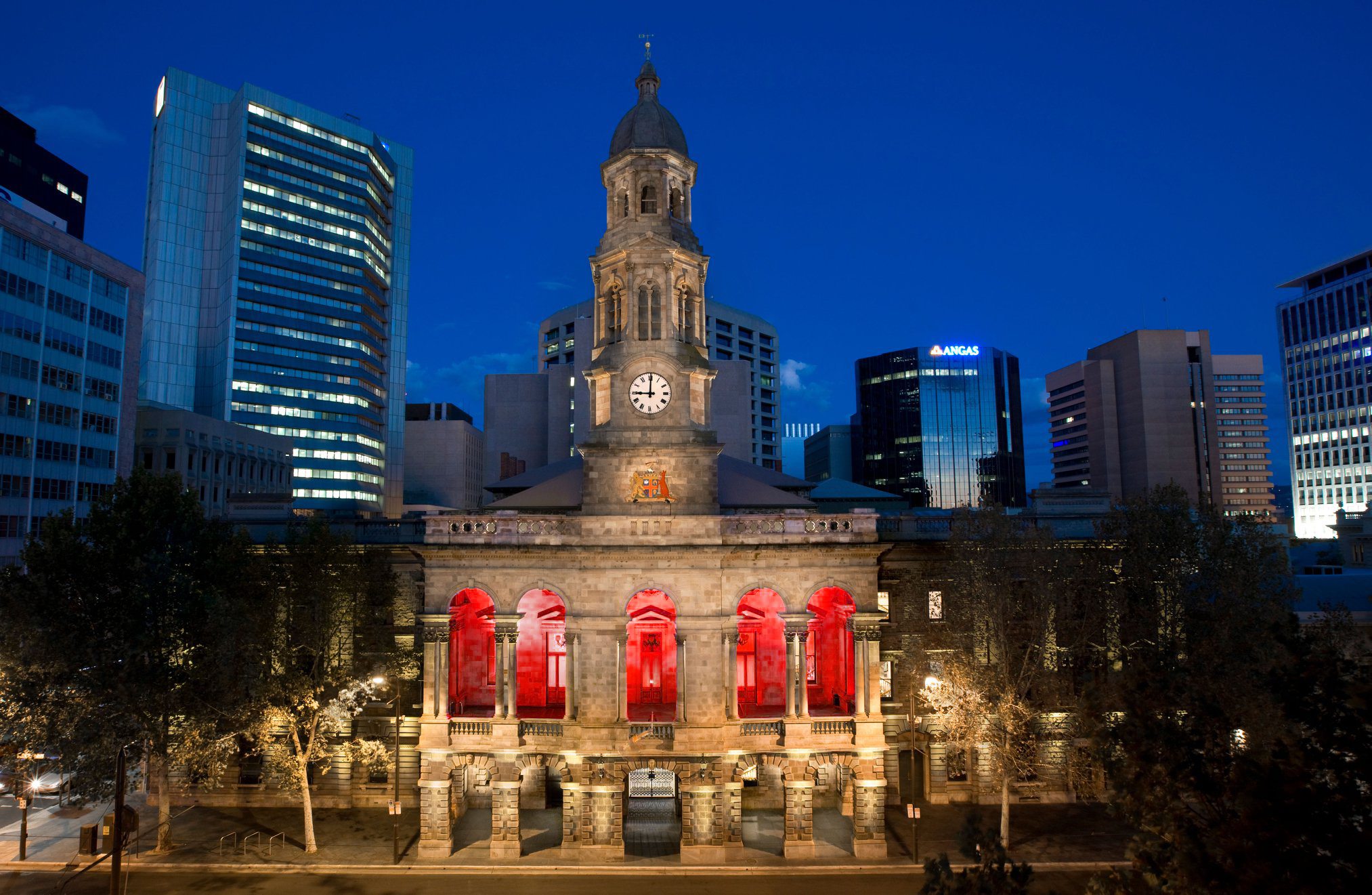 Ministerio y hospitales de salud serán iluminados de rojo