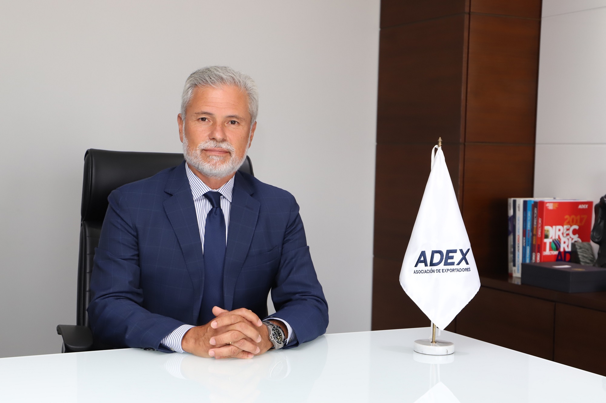 Julio Pérez Alván asume presidencia de Adex