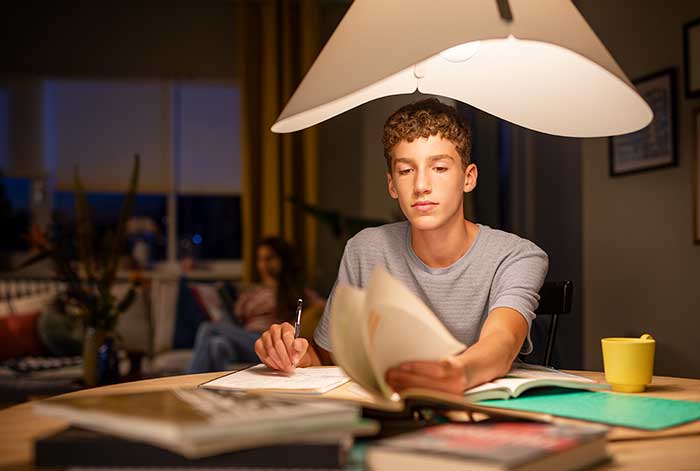 ¿Tienen tus hijos una iluminación adecuada para el regreso a clases?