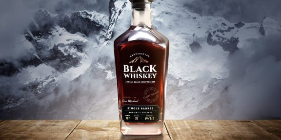 Black Whiskey presenta sus dos nuevas versiones de edición limitada con sello peruano