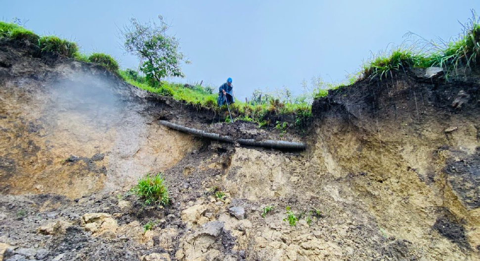 Envían cisterna de 9 mil galones para abastecer de agua potable a familias afectadas por deslizamientos en Bagua