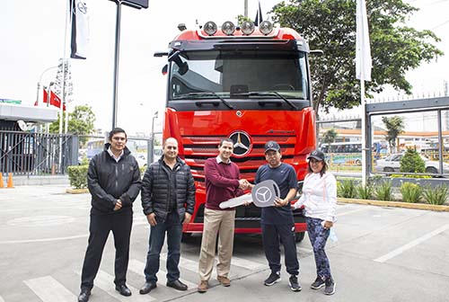Inversiones Evanya adquiere el primer camión New Actros con tecnología Mirrorcam