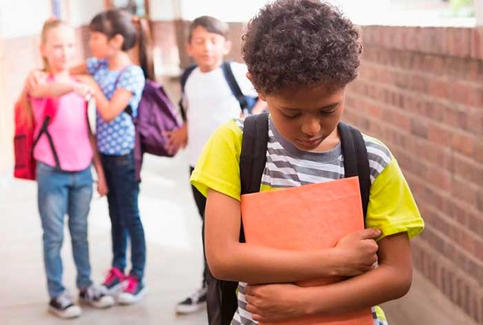 lundu presenta campaña “por una educación sin violencia ni racismo” en el congreso de la república