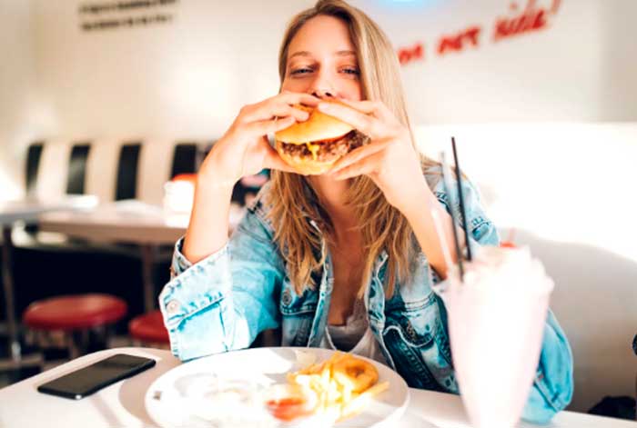 Ansiedad: Cinco recomendaciones para identificar y controlar el hambre emocional