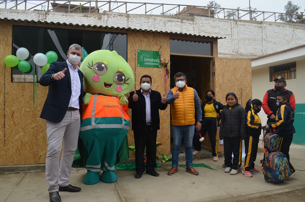Innova Ambiental entrega aulas prefabricadas para el regreso a clases presenciales de niños en Carabayllo