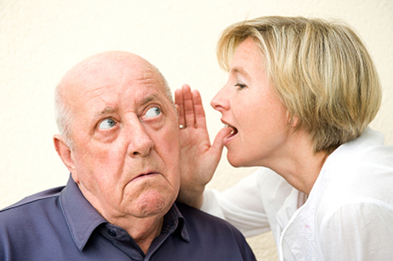 ¿Conoce qué es la presbiacusia, el mal auditivo que aqueja a nuestros abuelitos?
