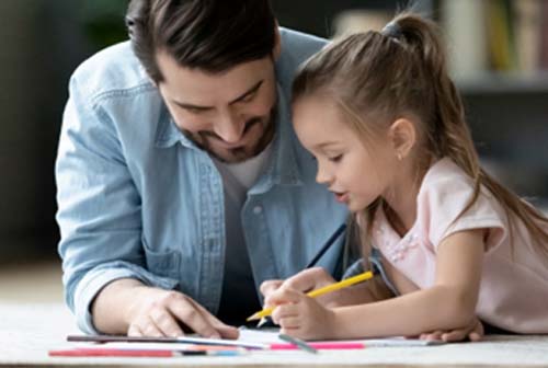 ¿Cómo enseñarle a tu hijo buenos hábitos financieros?