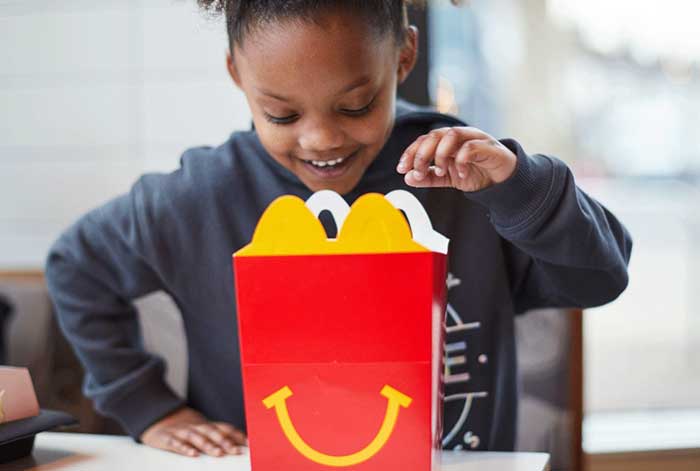 Arcos Dorados lanza nueva colección de juguetes 100% sostenibles en su Cajita Feliz