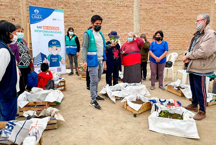 Material reutilizable del SAT de Lima benefició a 300 familias en talleres de biohuertos