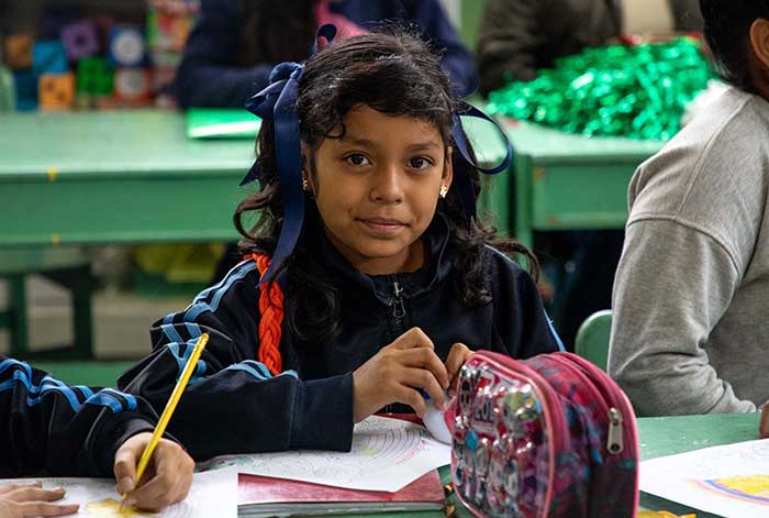 Lewis Hamilton apoya la campaña de ACNUR que promueve la educación para personas refugiadas