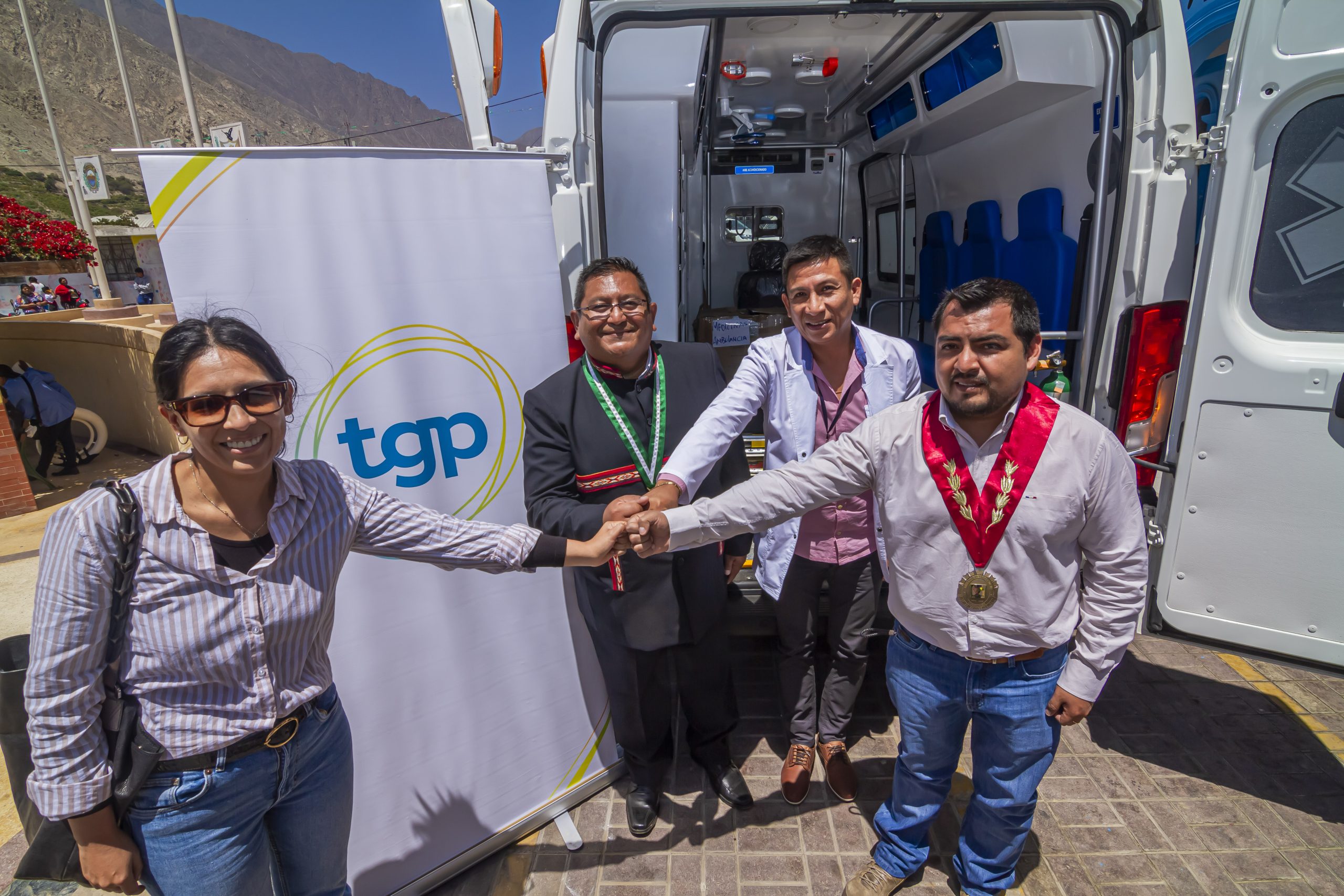 TGP cumple compromiso donando moderna ambulancia para población de Huáncano en Pisco