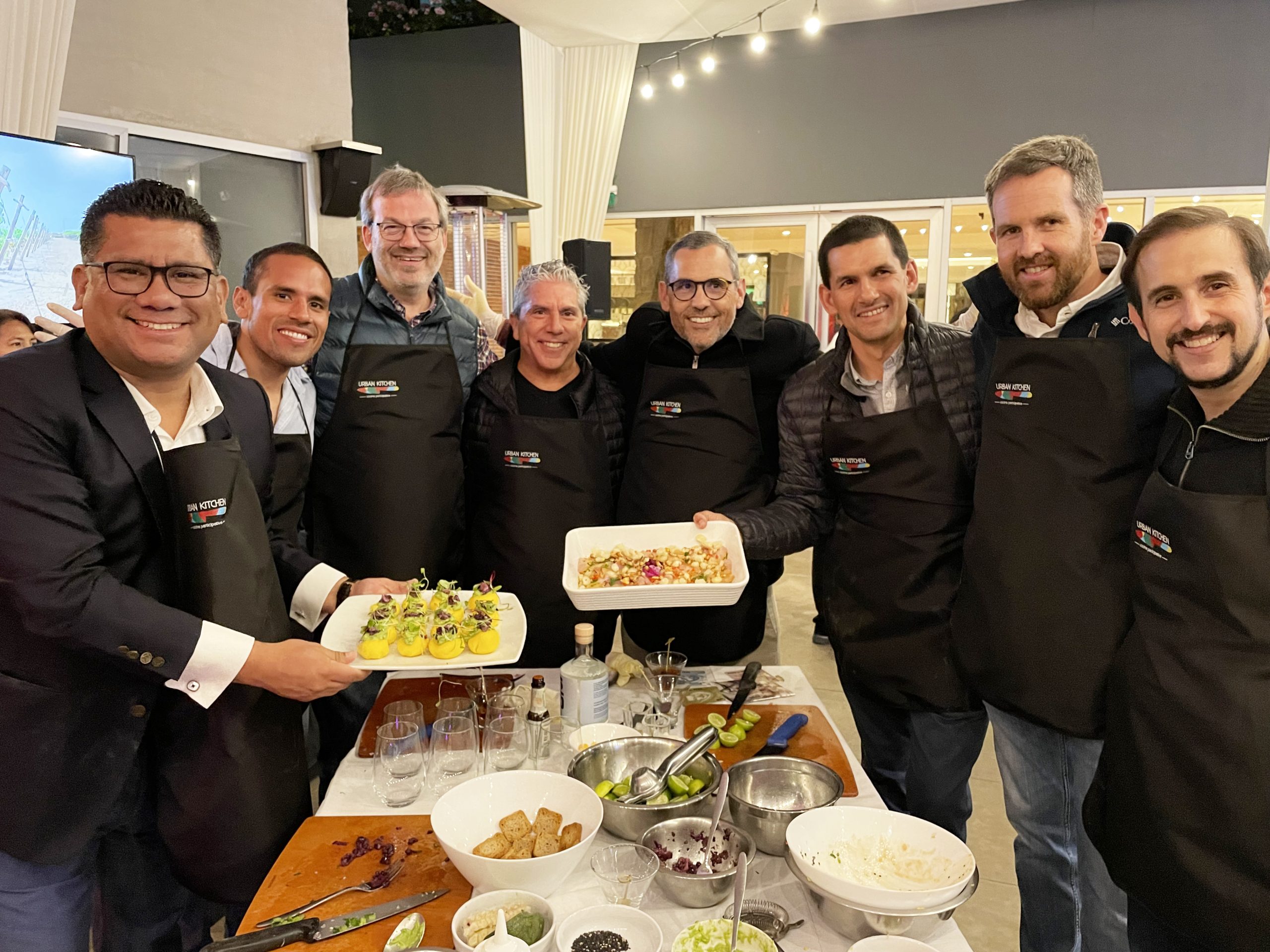 Miembros de Vistage Perú se reúnen para una aventura culinaria participativa