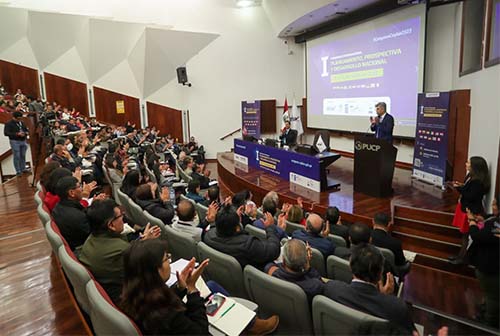 Ceplan reconoce a los mejores equipos de planeamiento de los tres niveles de gobierno