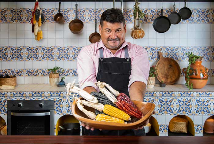 El Gourmet estrena la serie “México en una tortilla” con el chef Alejandro Ruiz