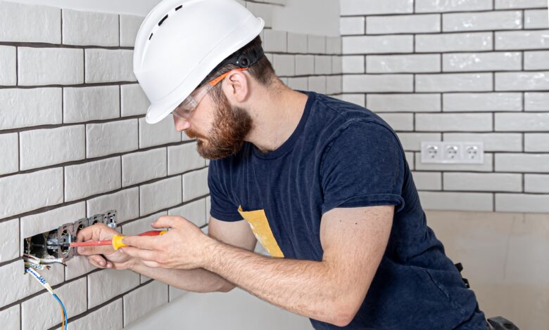Cuando llamar un electricista y qué productos debe recomendar en su servicio