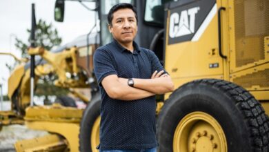 Peruano logra ser el primer graduado internacional del programa ThinkBIGGER de Caterpillar