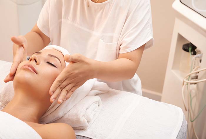 Logra armonía y luminosidad con una eficaz nutrición total en tu rostro
