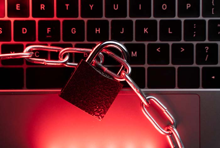 Cerrando brechas de seguridad en configuraciones híbridas y de trabajo remoto