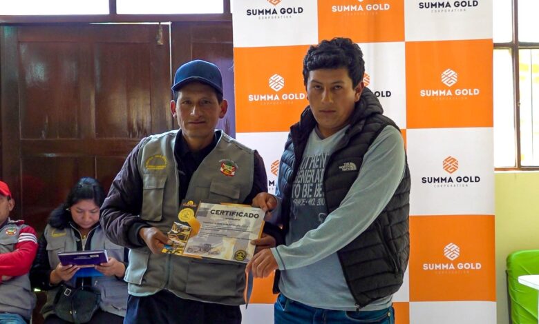 Huamachuco: Minera Summa Gold certifica a jóvenes para trabajar como operadores de maquinaria pesada
