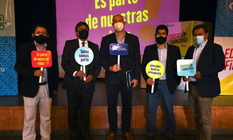 Programa de educación financiera escolar gana importante premio nacional