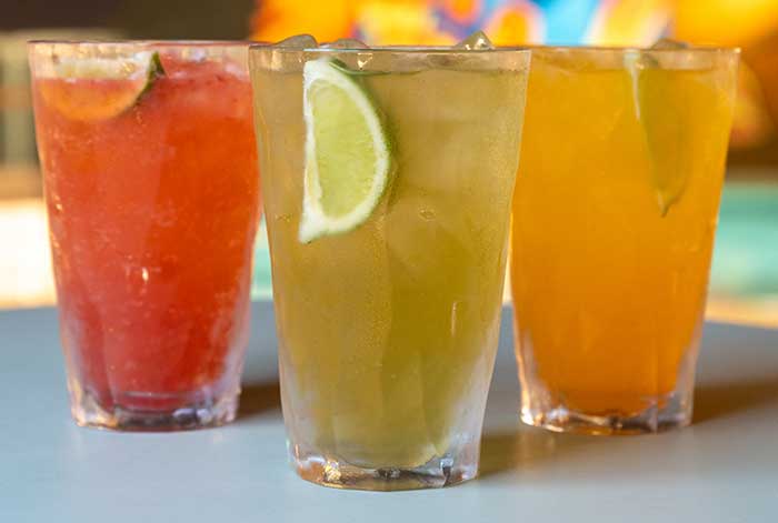 Conoce cómo preparar dos tragos refrescantes para estos días soleados