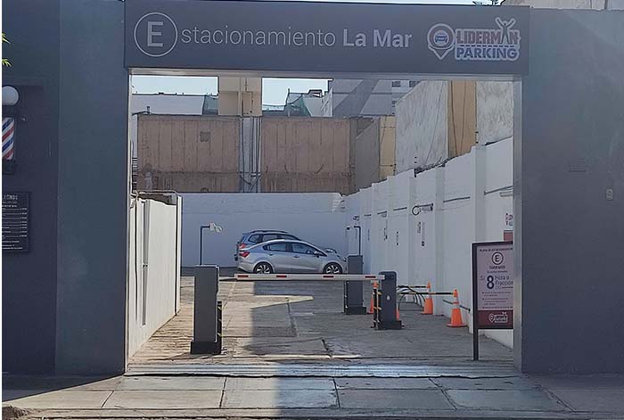 Liderman inaugura su primera playa de estacionamiento en Lima