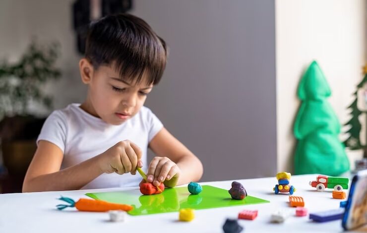 Cinco ideas creativas para que tus niños se entretengan en casa