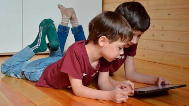 ¿Cuáles son los riesgos más comunes a los que se exponen los niños y adolescentes en internet?