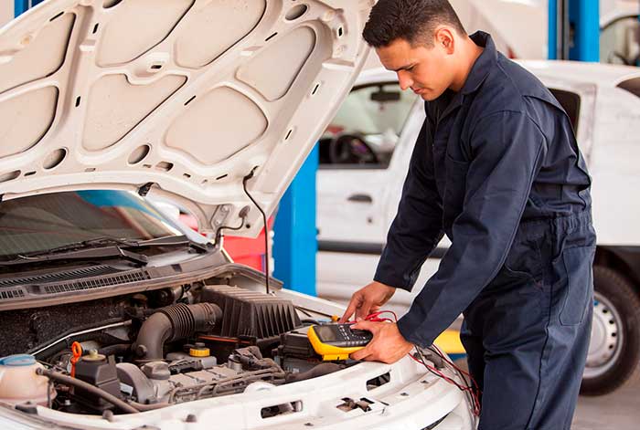 ¿Cuáles son las carreras de mecánica más solicitadas en las industrias y cuánto ganan?