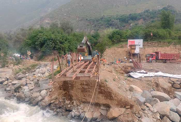 MTC restableció el tránsito peatonal en Santa Eulalia con la instalación de un puente metálico provisional