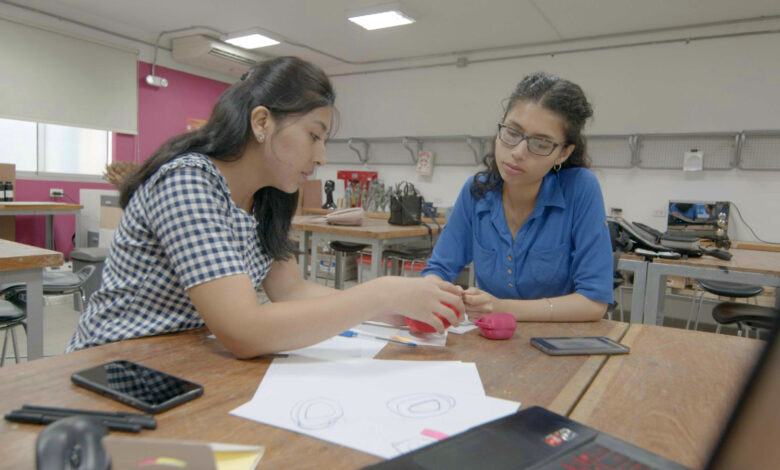 Día Internacional de la Mujer: Estudiantes desarrollan dispositivo de auxilio rápido contra la violencia de género
