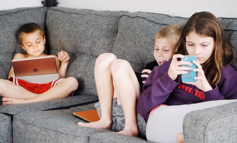 Niños y niñas: cómo enseñarles a detectar acciones sospechosas en Internet